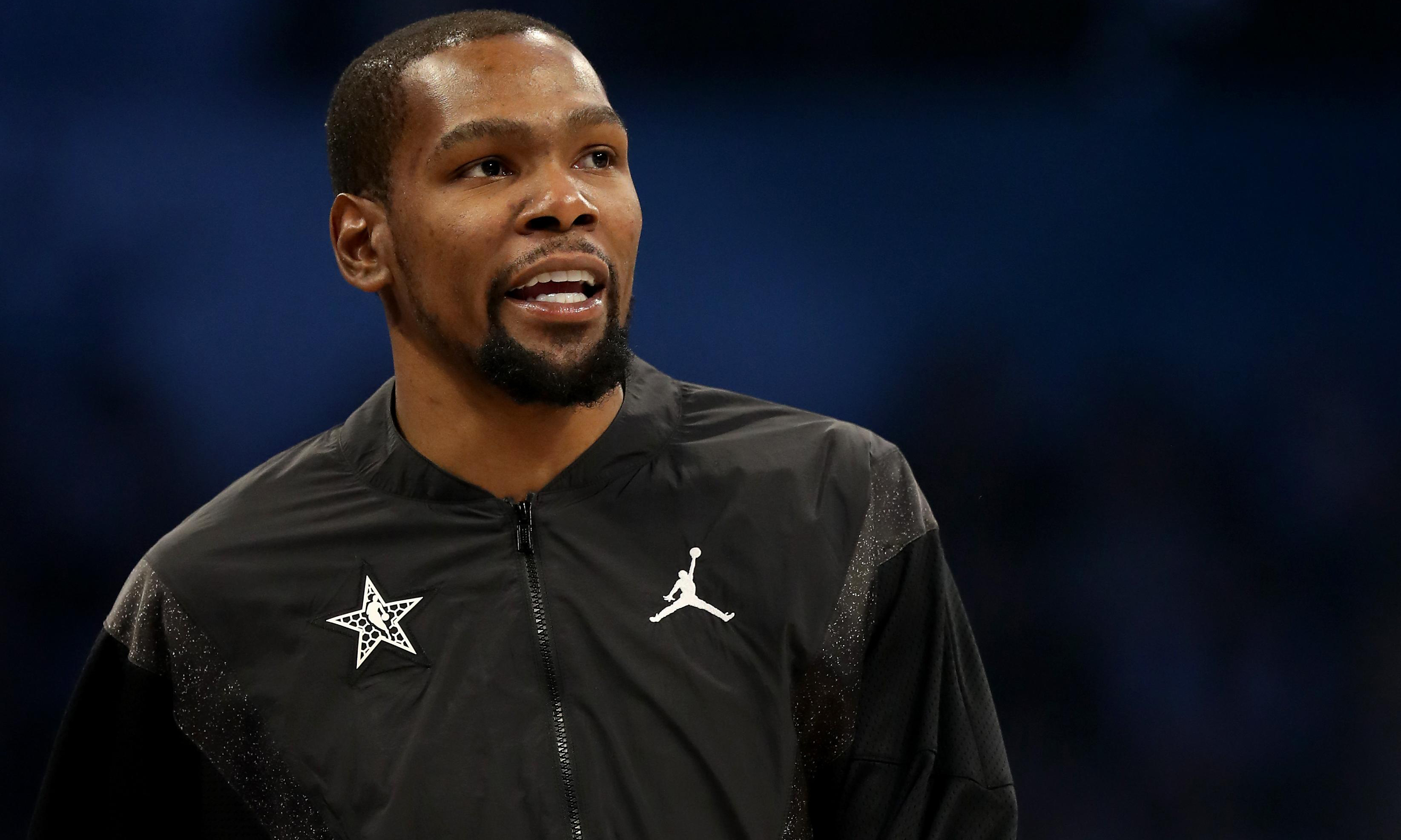 篮球湖人球员关键比赛中发挥稳定